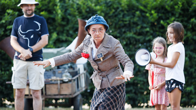 Mosquito Teater: Majdina večerna šola – Prepletanja