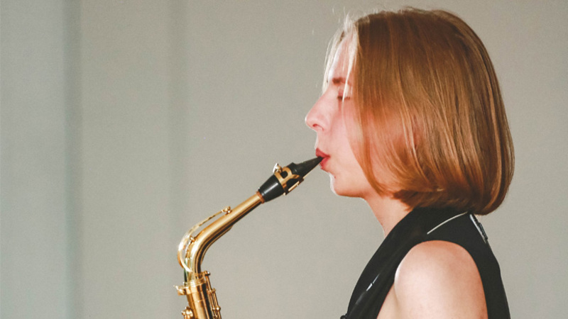 Pogled v Galerijo skozi Muzej: Brina Kren / v galeriji Prečna