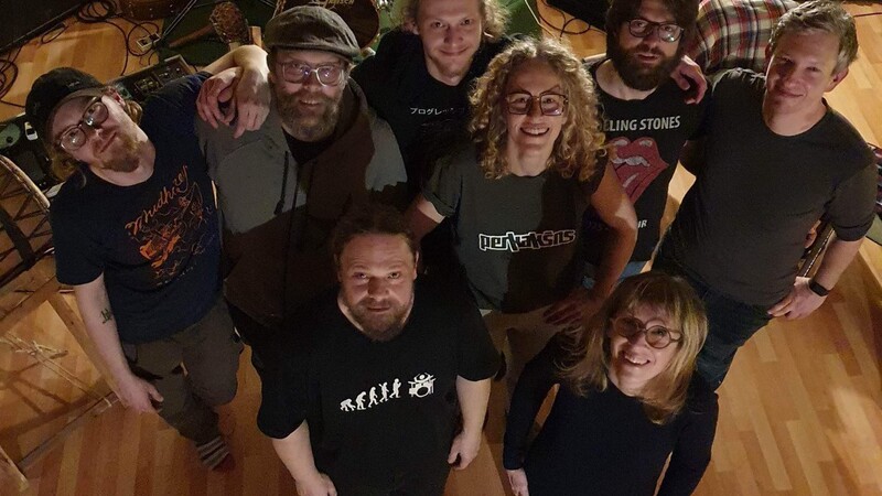 Otvoritev festivala s tolkalsko skupino Perkakšns | v Samčevem predoru